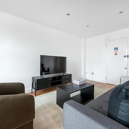 2 Bedrooms Flat In Hyde Park